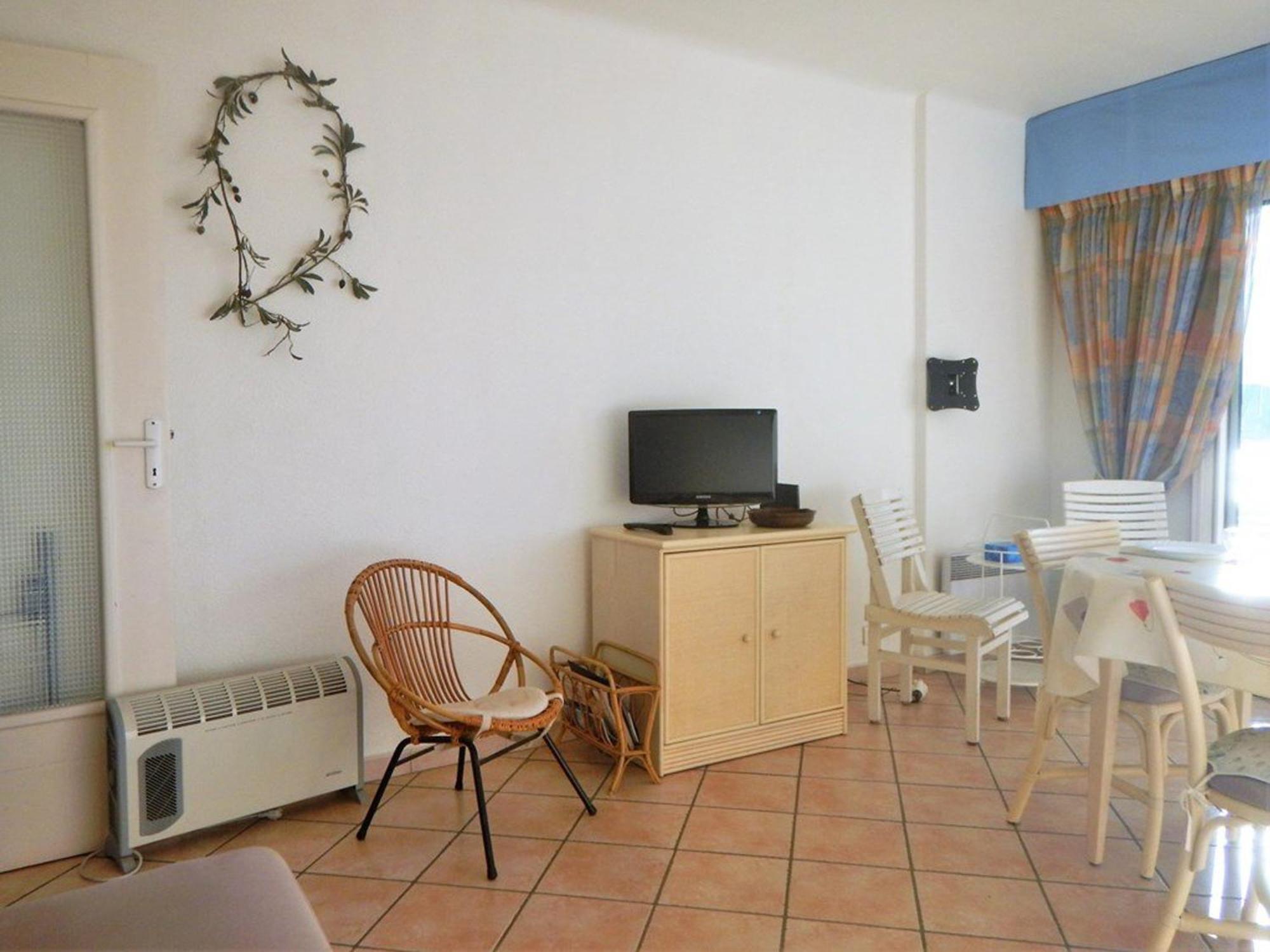 2 Pieces, Terrasse, Proche Et Centre, - Fr-1-251-345 Apartamento *
